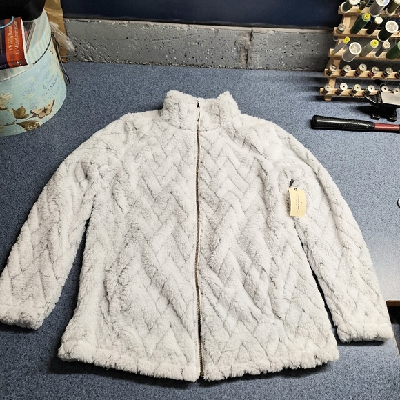 St.John's Bay Active Ivory Chevron Plush Jacket, Size Medium, RN#93677, NWT - Picture 9 of 13